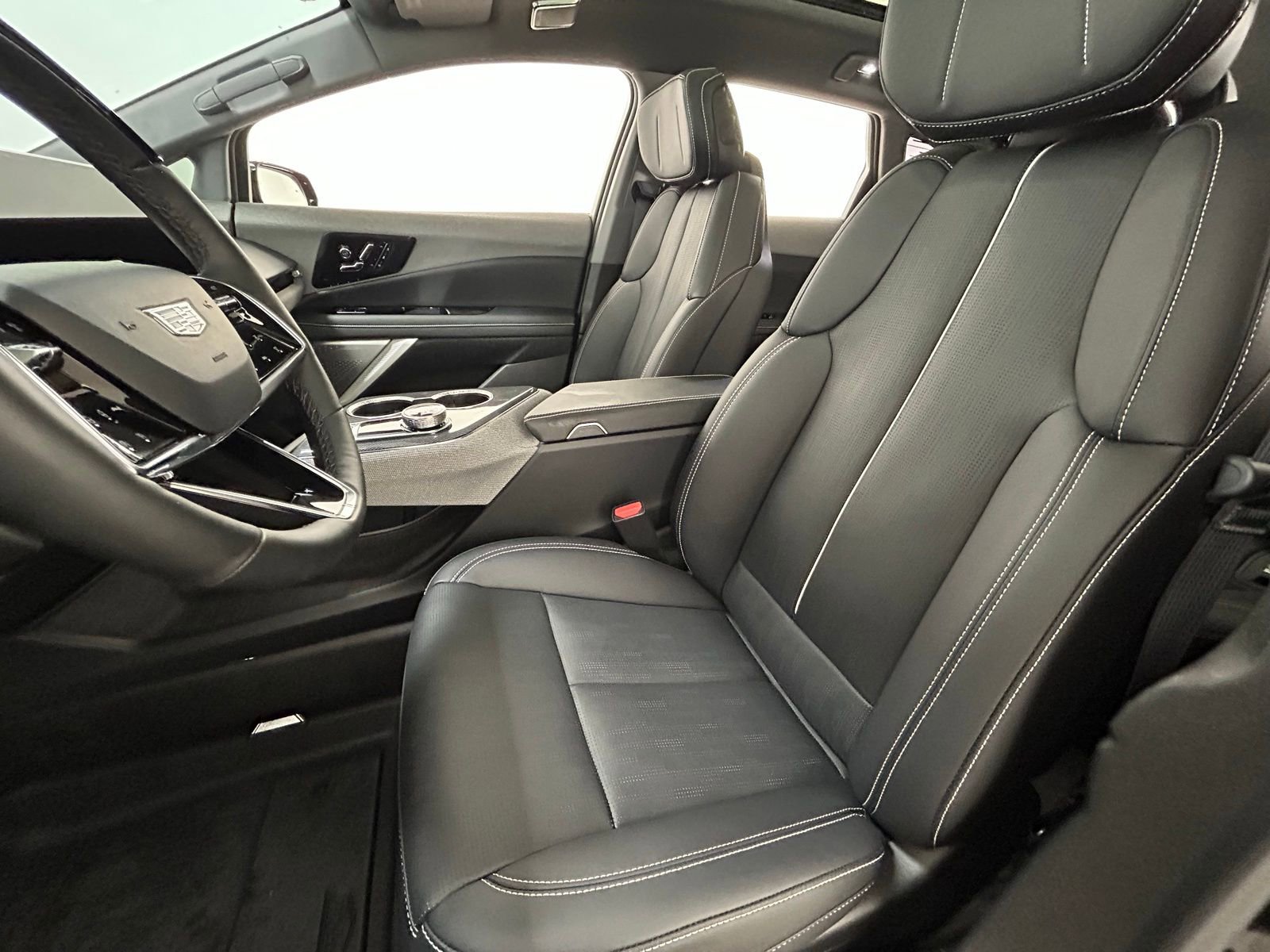 Used 2025 Cadillac Optiq Sport 2 w/ LPO, Floor Liner Package image 31