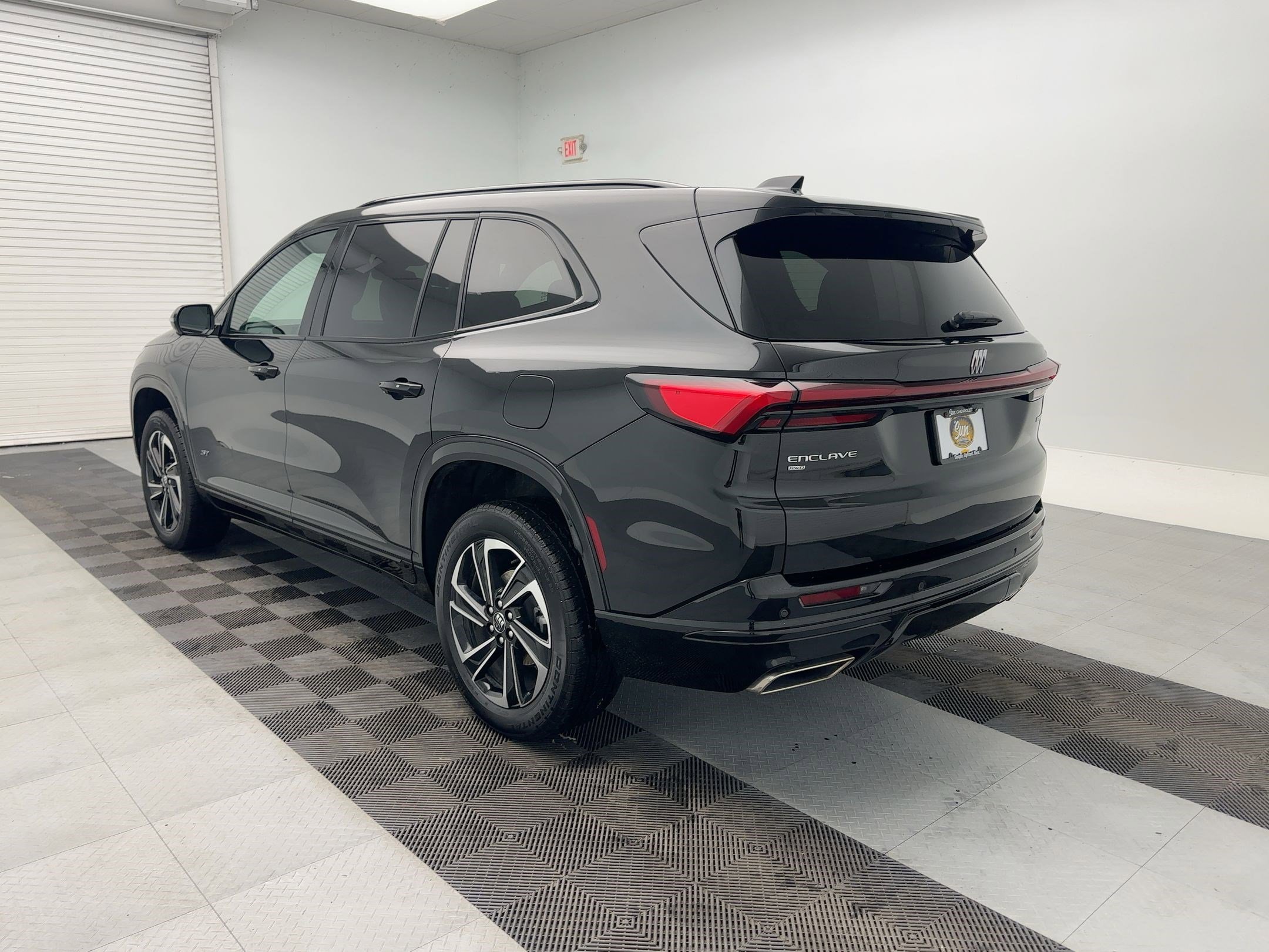 Used 2025 Buick Enclave Sport Touring image 3