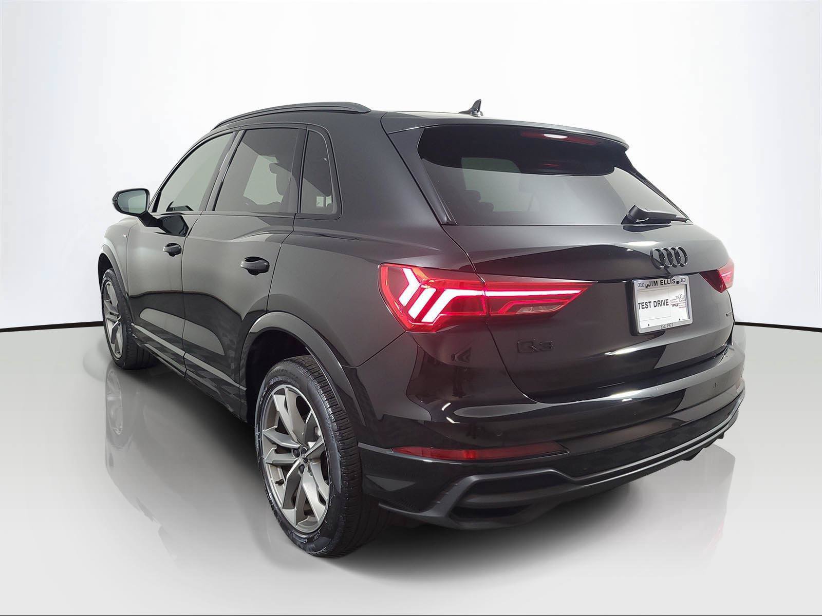Used 2025 Audi Q3 2.0T Premium w/ Convenience Package AWD/4WD image 4