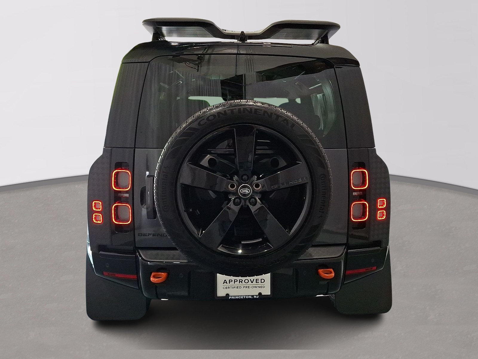 Certified 2025 Land Rover Defender 110 X AWD/4WD image 3
