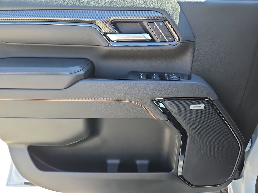 Used 2025 GMC Sierra 2500 AT4 image 16