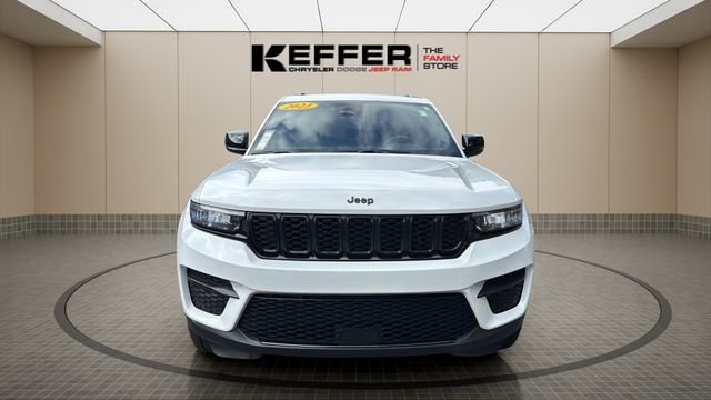 Certified 2023 Jeep Grand Cherokee Altitude AWD/4WD image 9