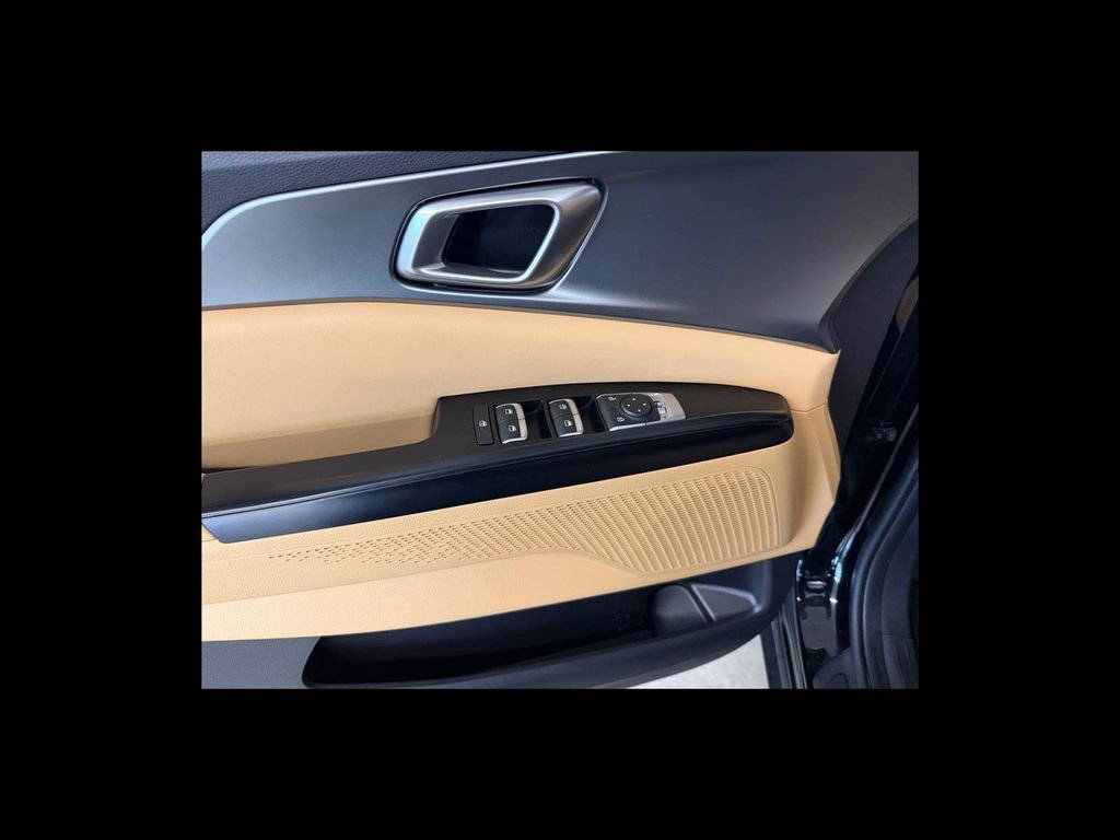 Used 2024 Kia Carnival LX FWD image 12