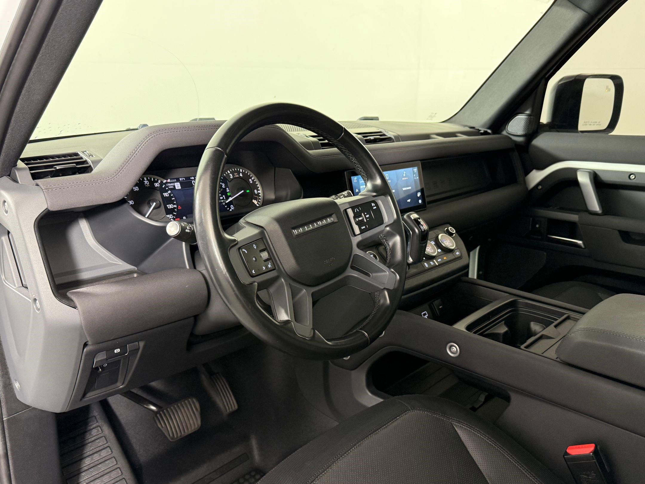 Used 2023 Land Rover Defender 110 X-Dynamic SE image 4