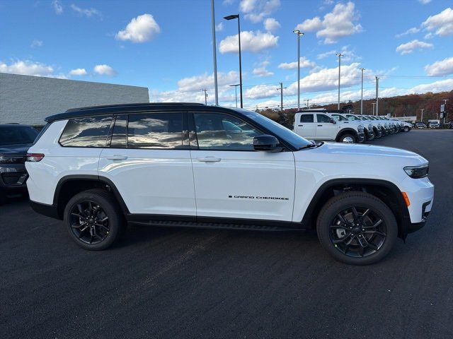 New 2025 Jeep Grand Cherokee L Limited image 2