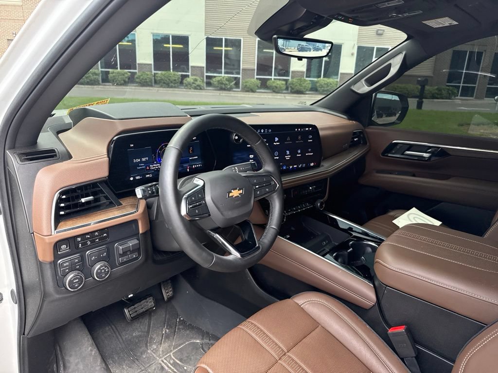 Used 2025 Chevrolet Tahoe High Country AWD/4WD image 14