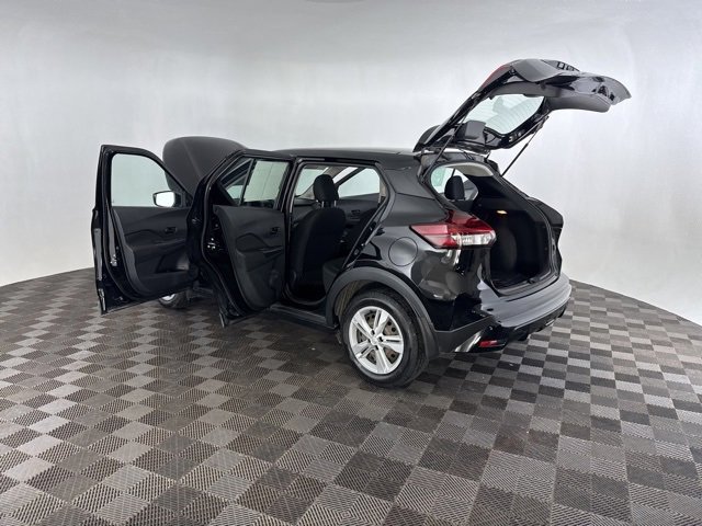 Used 2022 Nissan Kicks S image 16