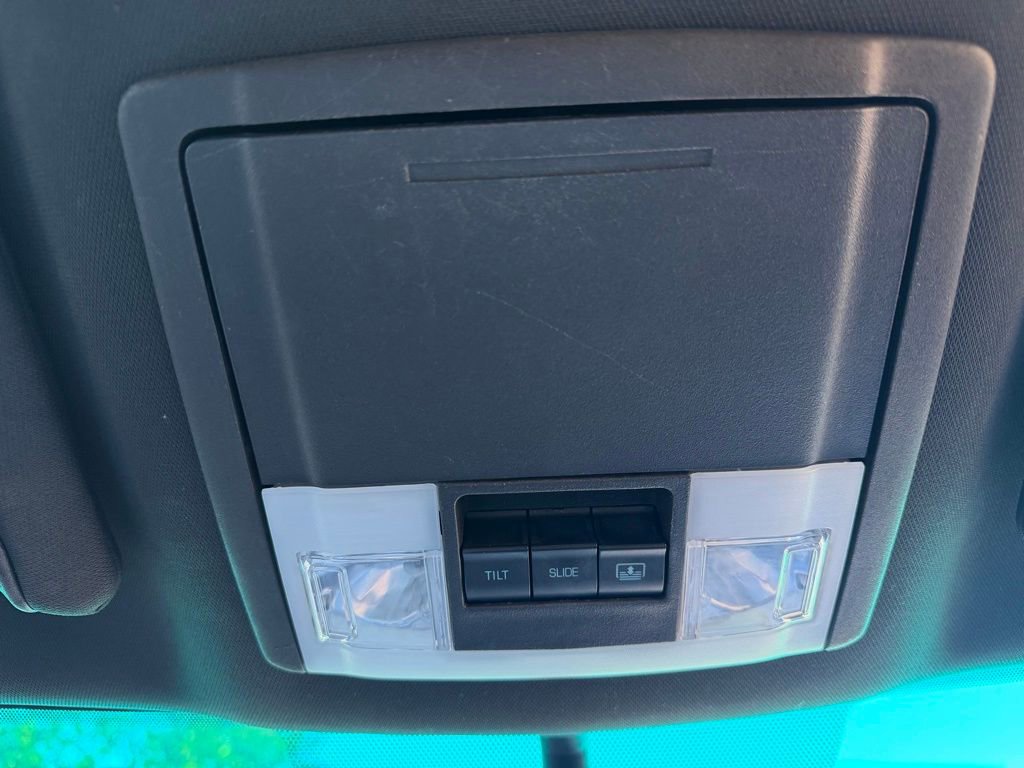 Used 2015 Ford Explorer XLT w/ Equipment Group 202B image 21