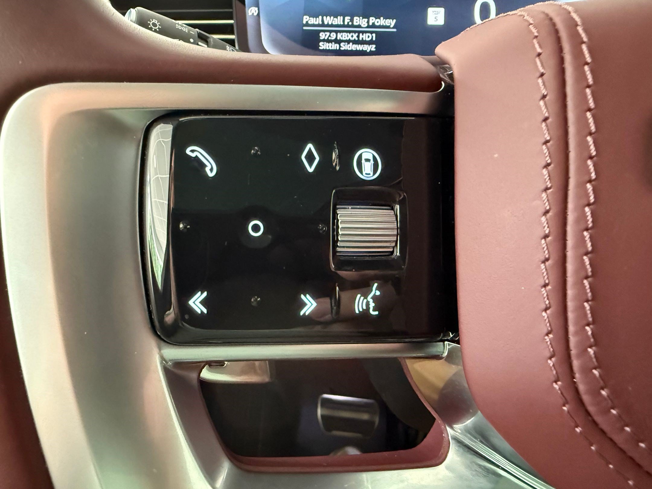 Certified 2025 Land Rover Range Rover SE AWD/4WD image 17