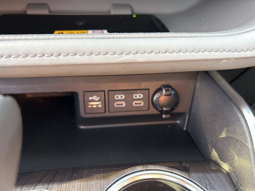 Used 2024 Toyota Highlander Platinum FWD image 44