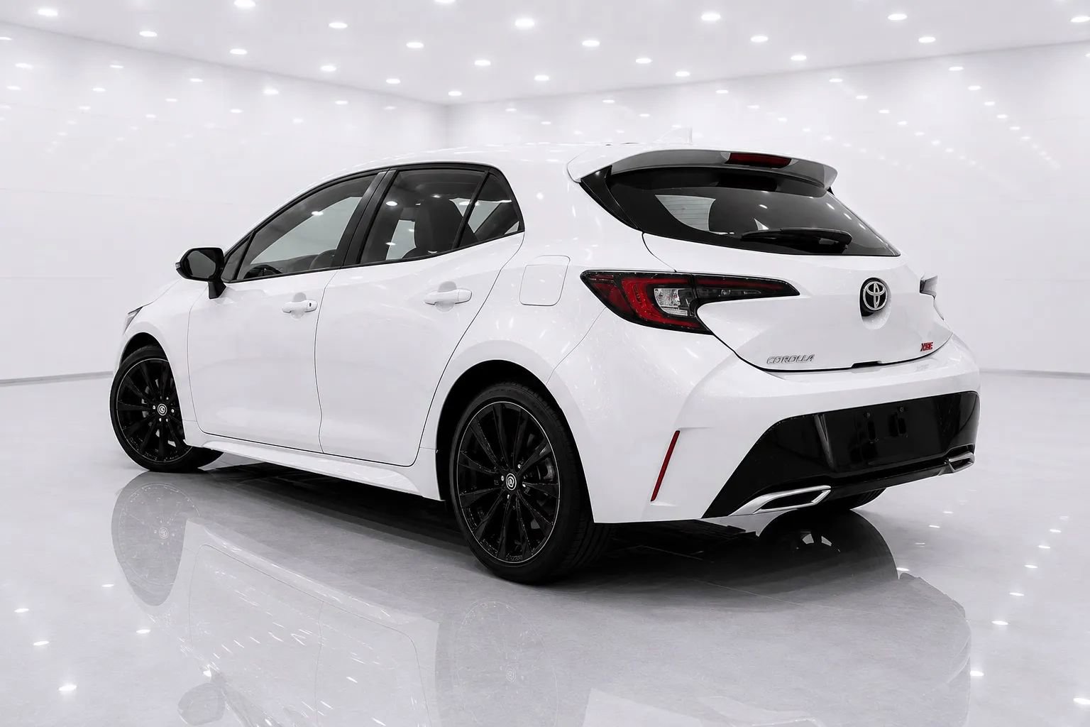 Used 2024 Toyota Corolla XSE FWD image 3