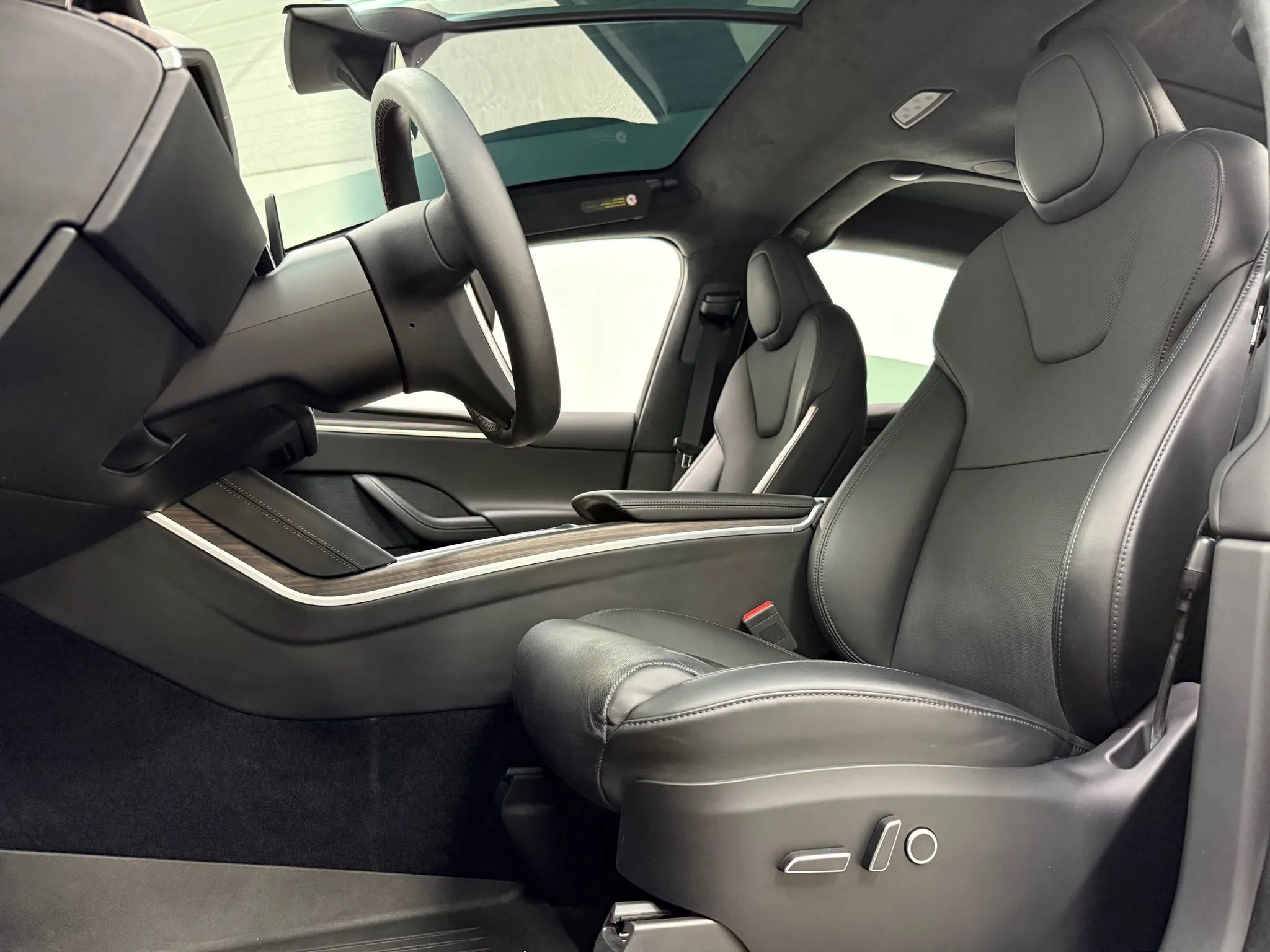 Used 2023 Tesla Model X image 15