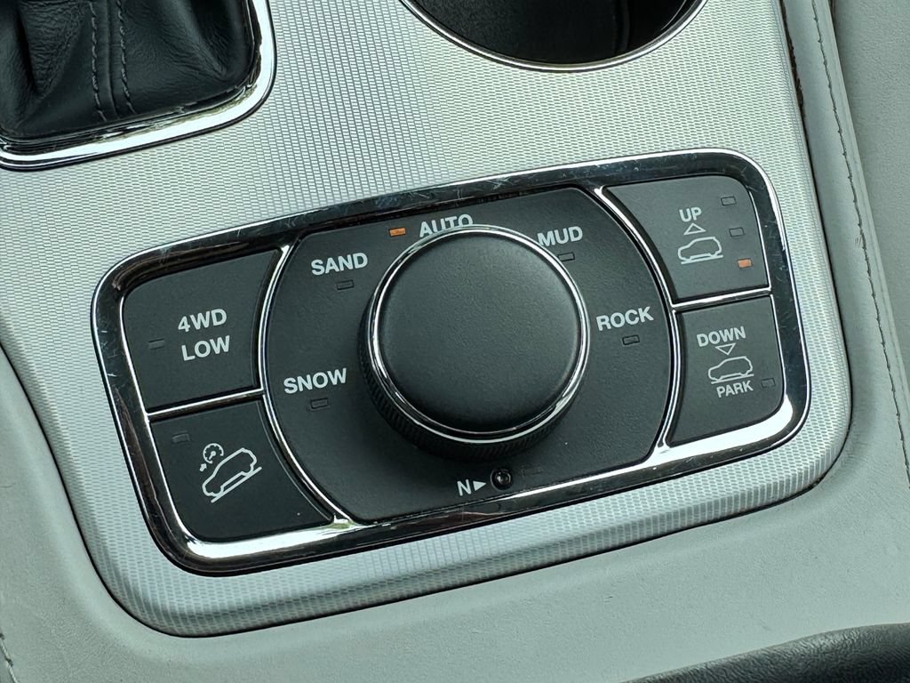 Used 2019 Jeep Grand Cherokee Summit AWD/4WD image 26