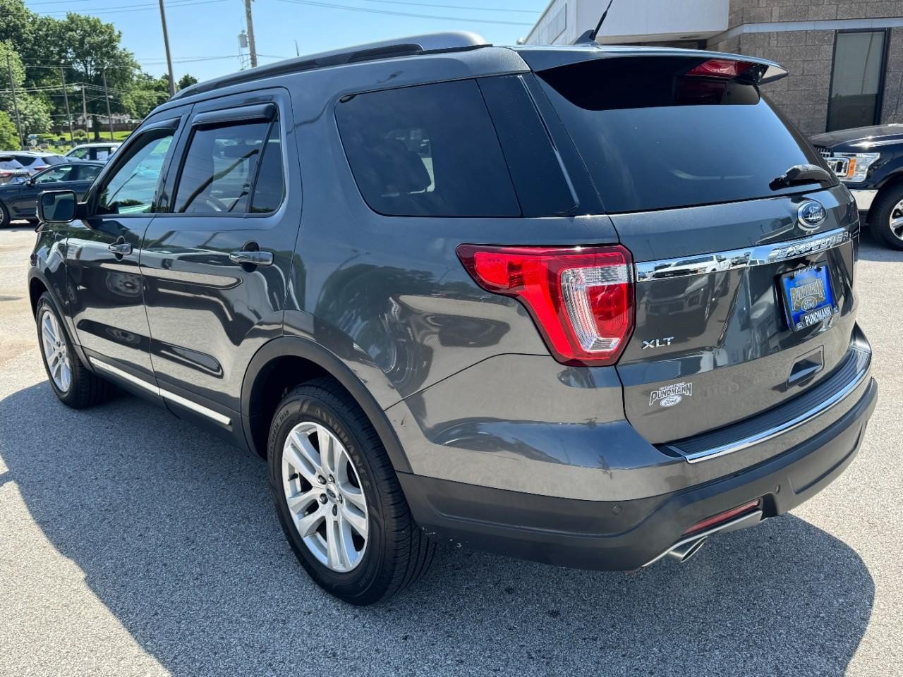 Used 2018 Ford Explorer XLT w/ Equipment Group 202A FWD image 5