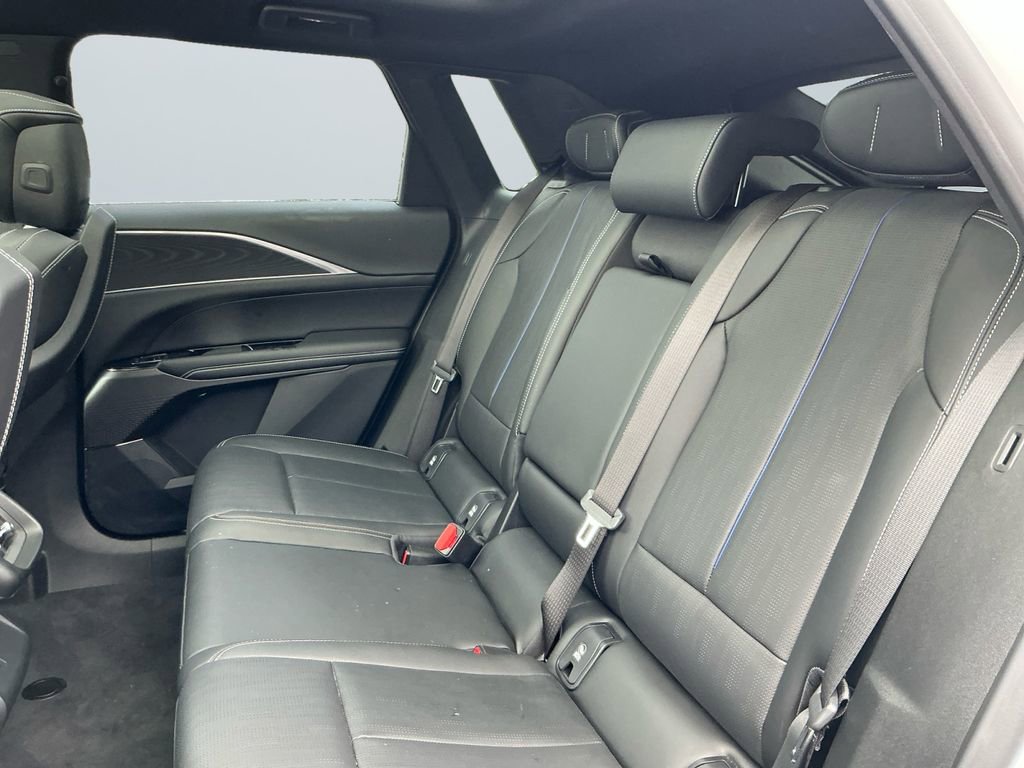 Used 2024 Cadillac Lyriq Luxury image 14