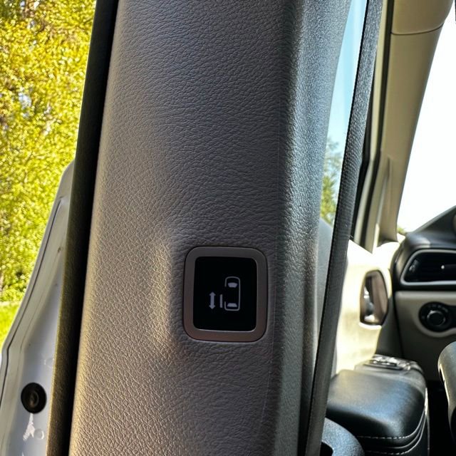Used 2023 Chrysler Voyager LX FWD image 17