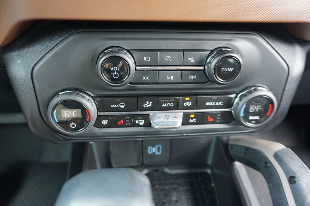 Used 2024 Ford Bronco Outer Banks image 12