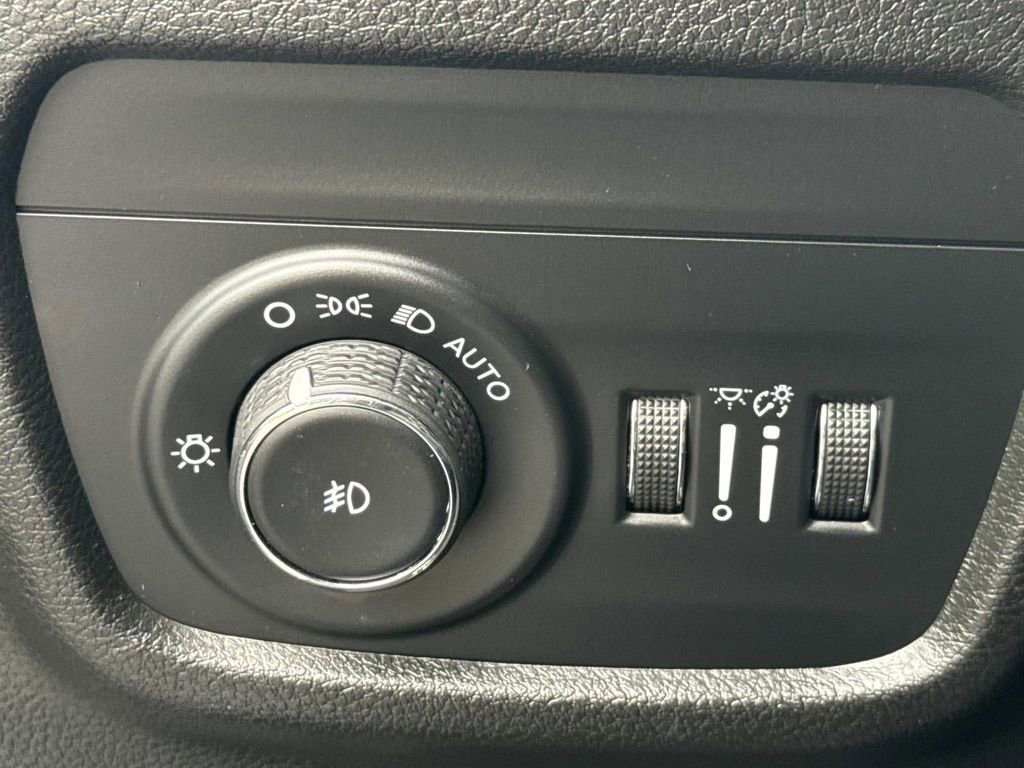 Used 2021 Jeep Grand Cherokee L Limited image 13