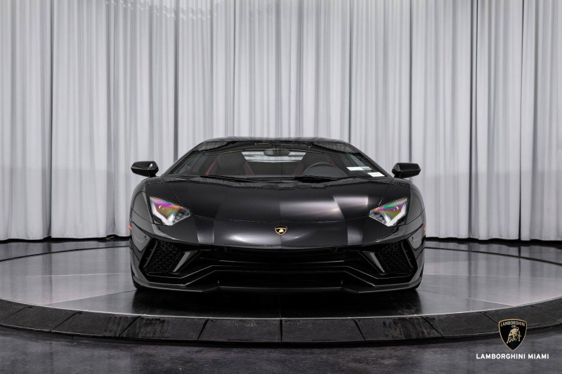 Used 2018 Lamborghini Aventador S image 10