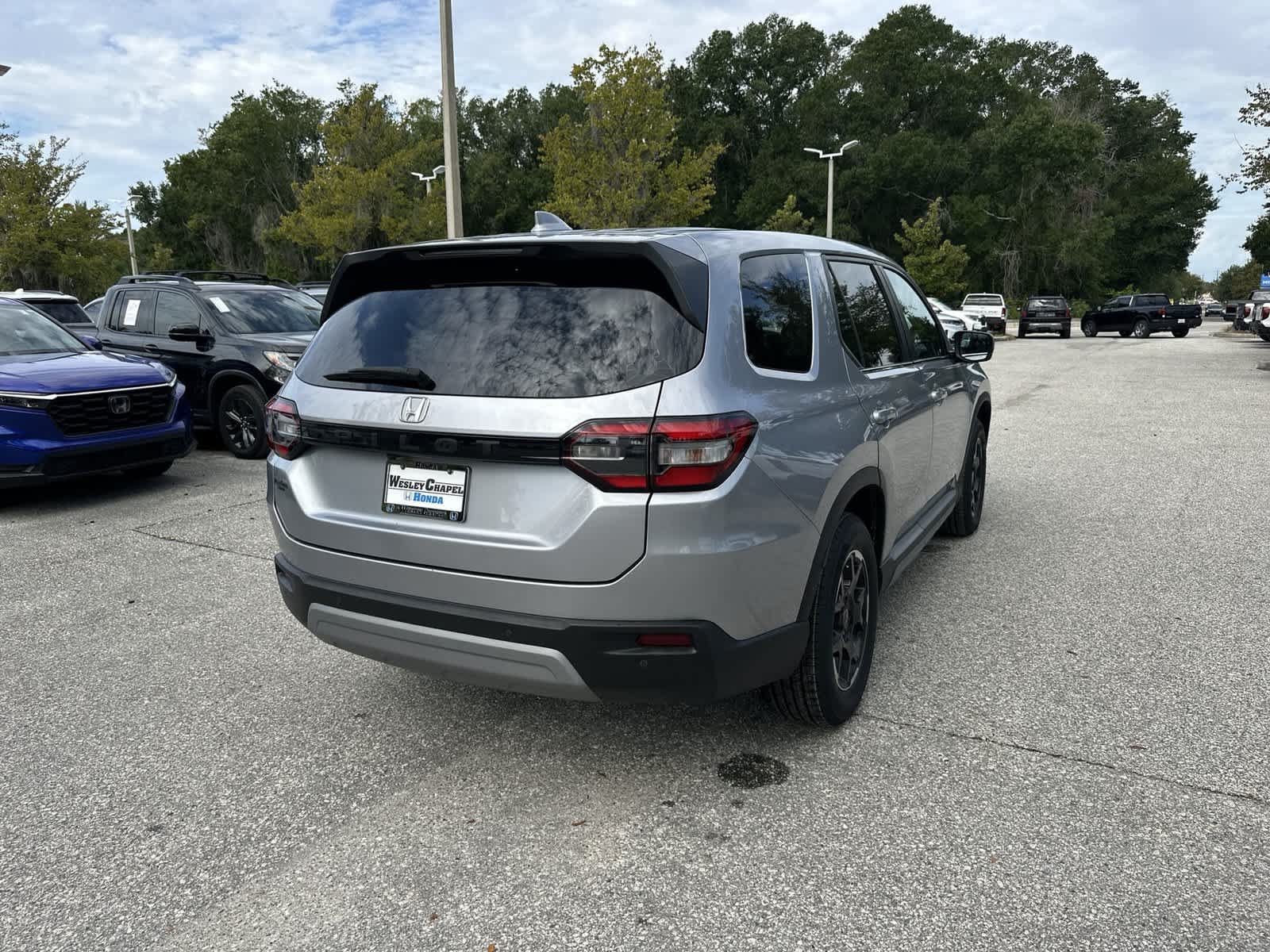 Used 2025 Honda Pilot EX-L image 6