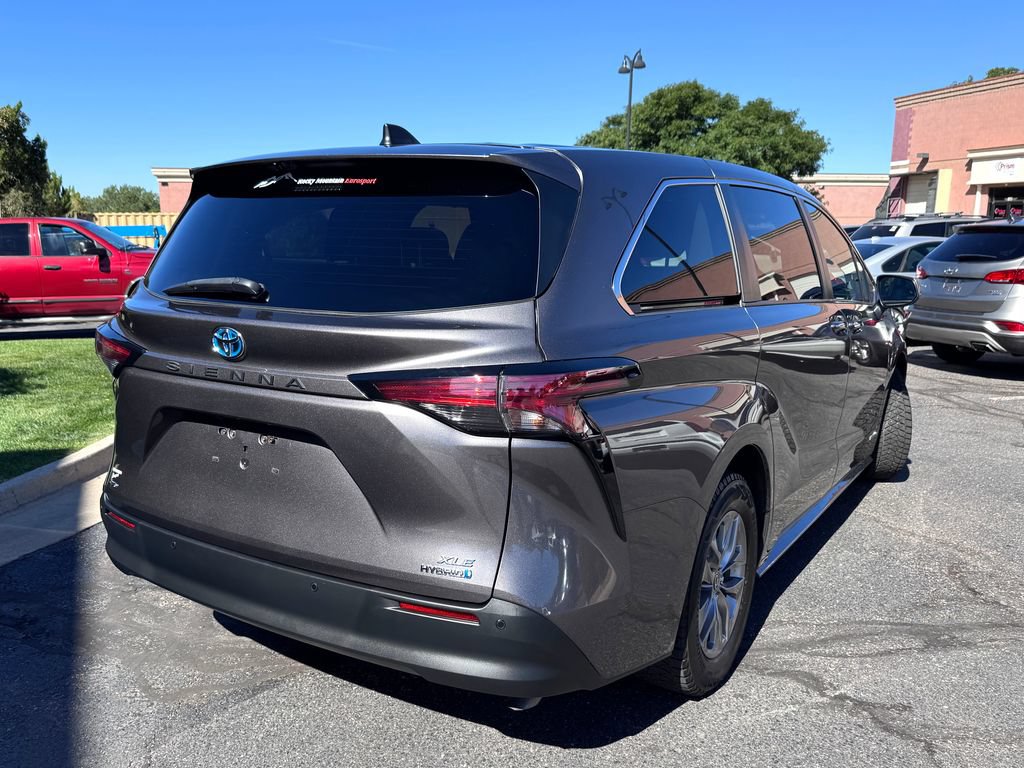 Used 2021 Toyota Sienna XLE AWD/4WD image 7