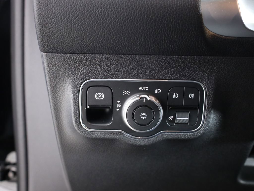 Certified 2025 Mercedes-Benz GLB 250 4MATIC image 11