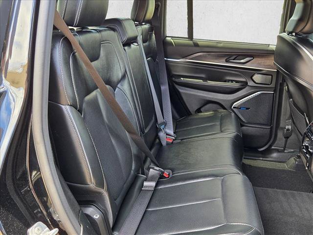 Used 2022 Jeep Grand Cherokee Overland w/ Luxury Tech Group IV AWD/4WD image 20