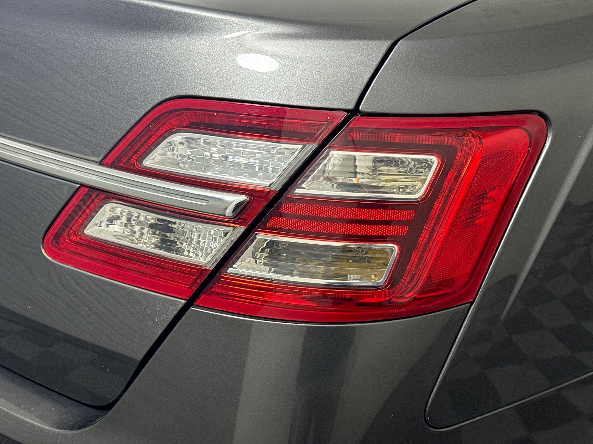 Used 2017 Ford Taurus SE image 33