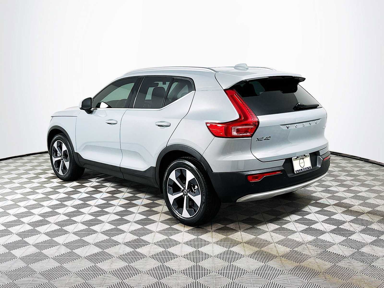 Used 2025 Volvo XC40 B5 Core w/ Protection Package Premier image 5