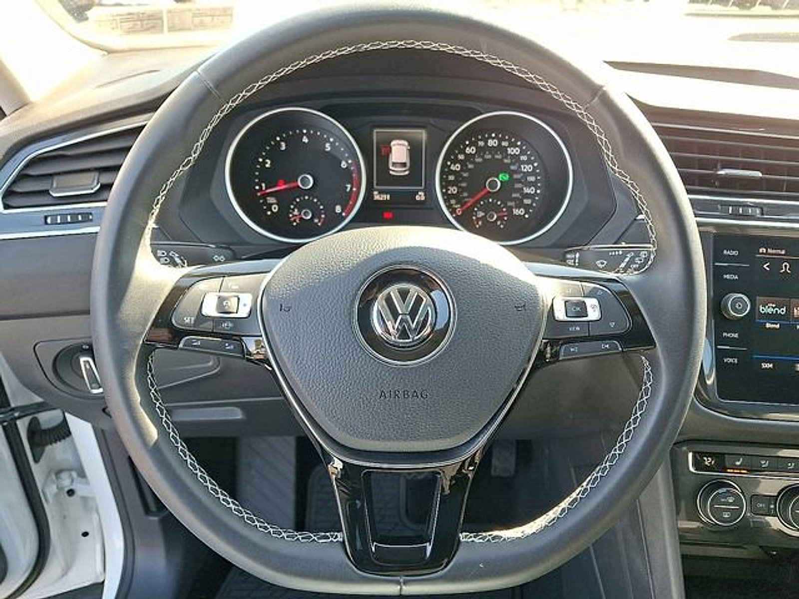 Used 2021 Volkswagen Tiguan SE w/ Panoramic Sunroof Package image 19