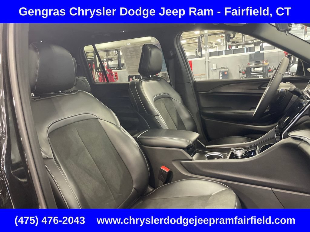 Certified 2025 Jeep Grand Cherokee L Altitude AWD/4WD image 17