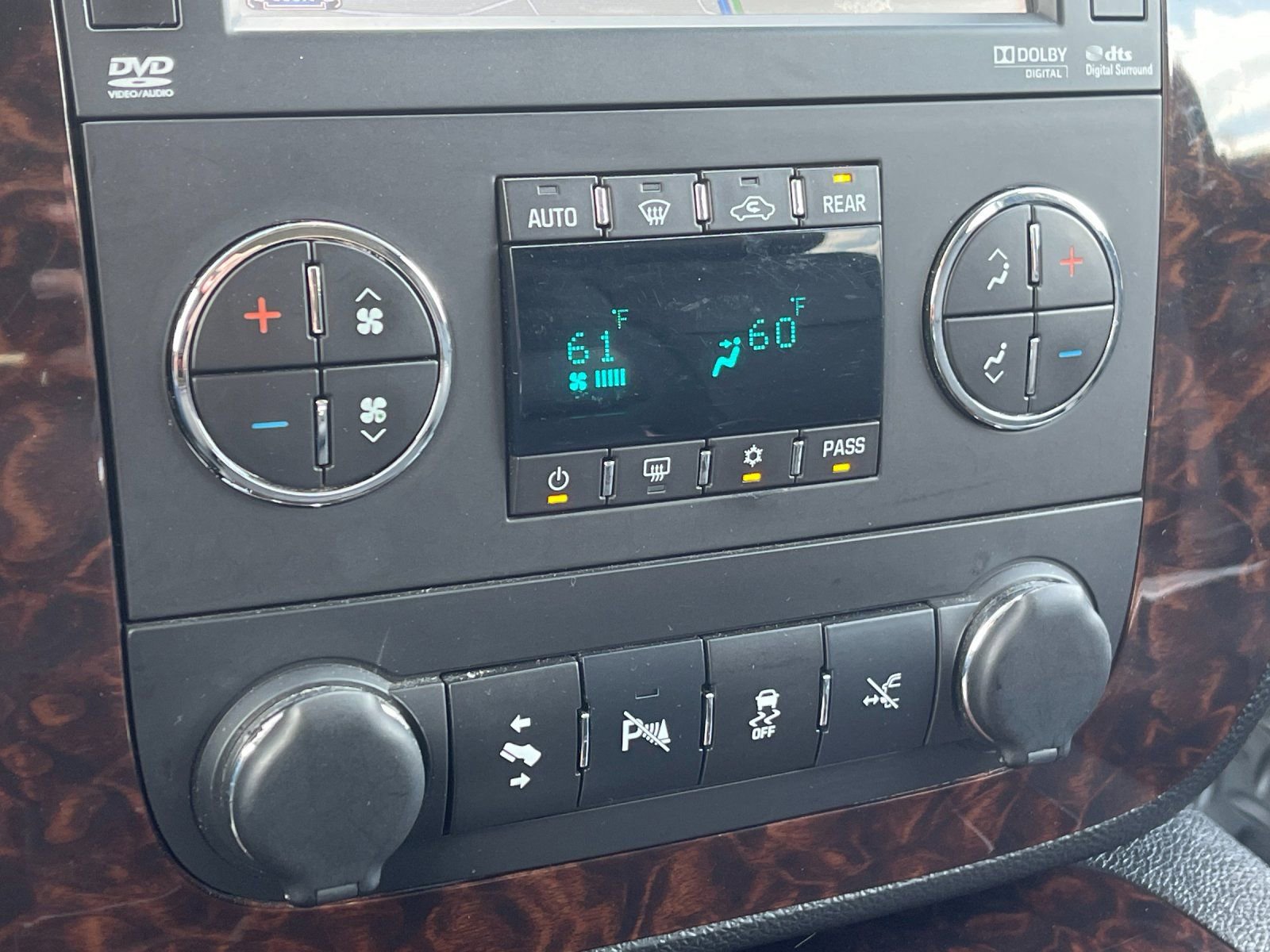 Used 2013 GMC Yukon XL Denali image 26