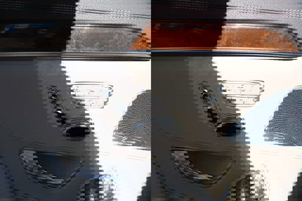 Used 2015 Mercedes-Benz S 550 Sedan image 24