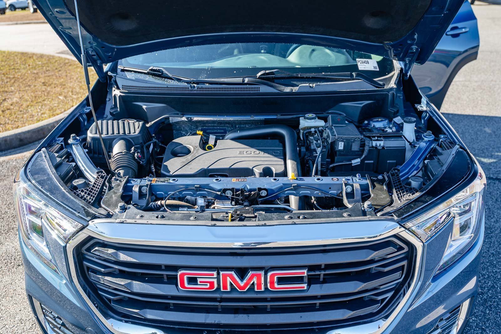 Used 2024 GMC Terrain SLE w/ Driver Convenience Package image 21