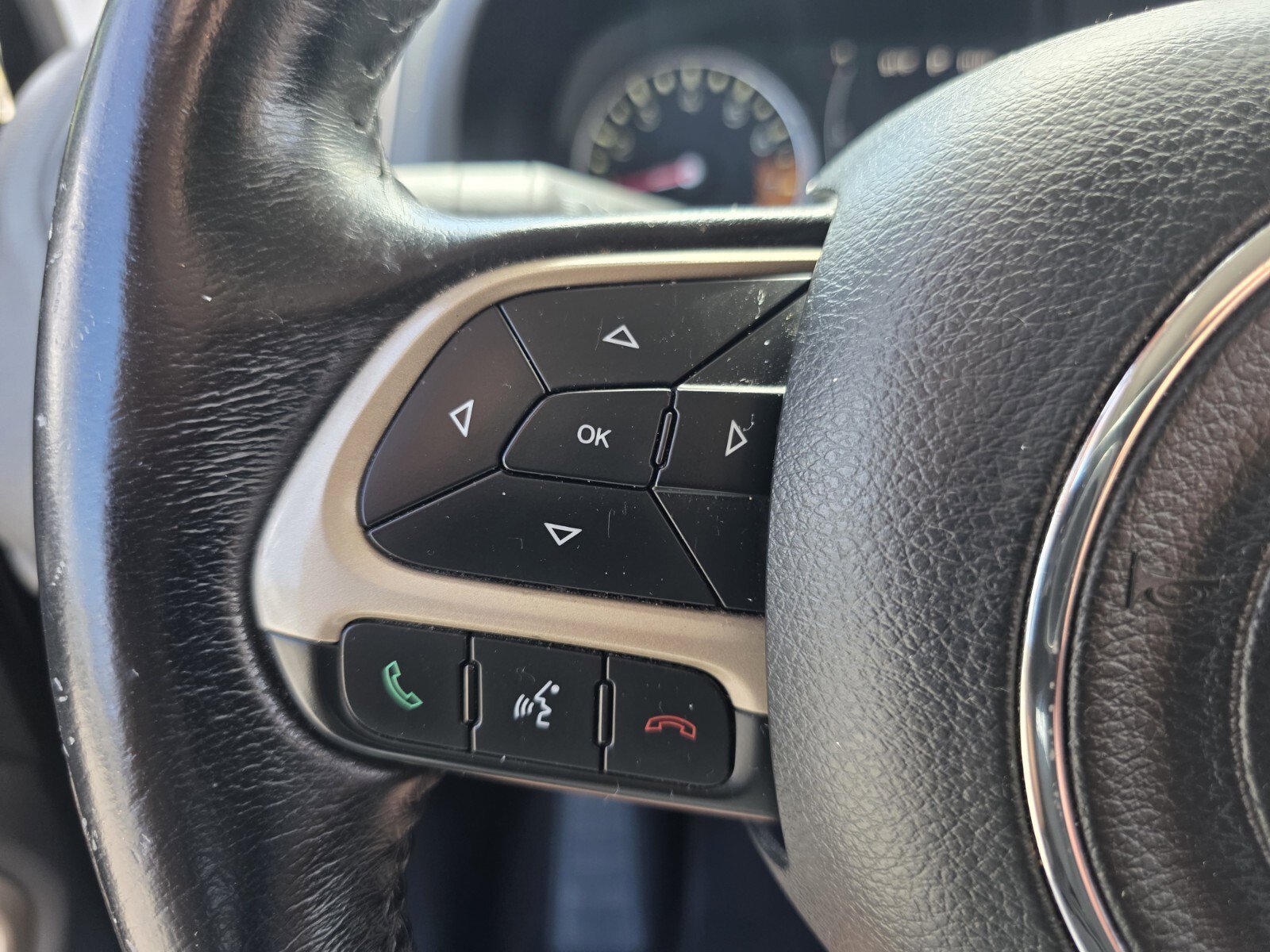 Used 2016 Jeep Renegade Latitude FWD image 23