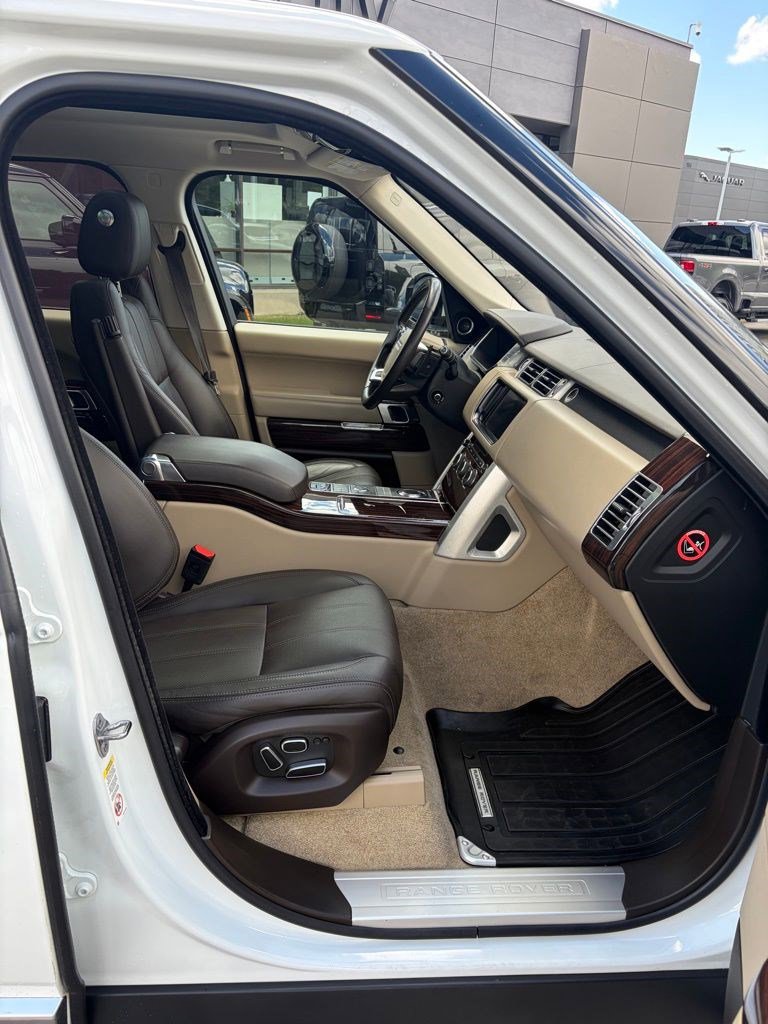 Used 2015 Land Rover Range Rover Supercharged image 12