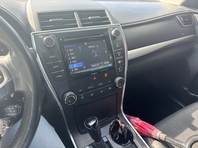 Used 2016 Toyota Camry SE w/ Moonroof Package FWD image 2