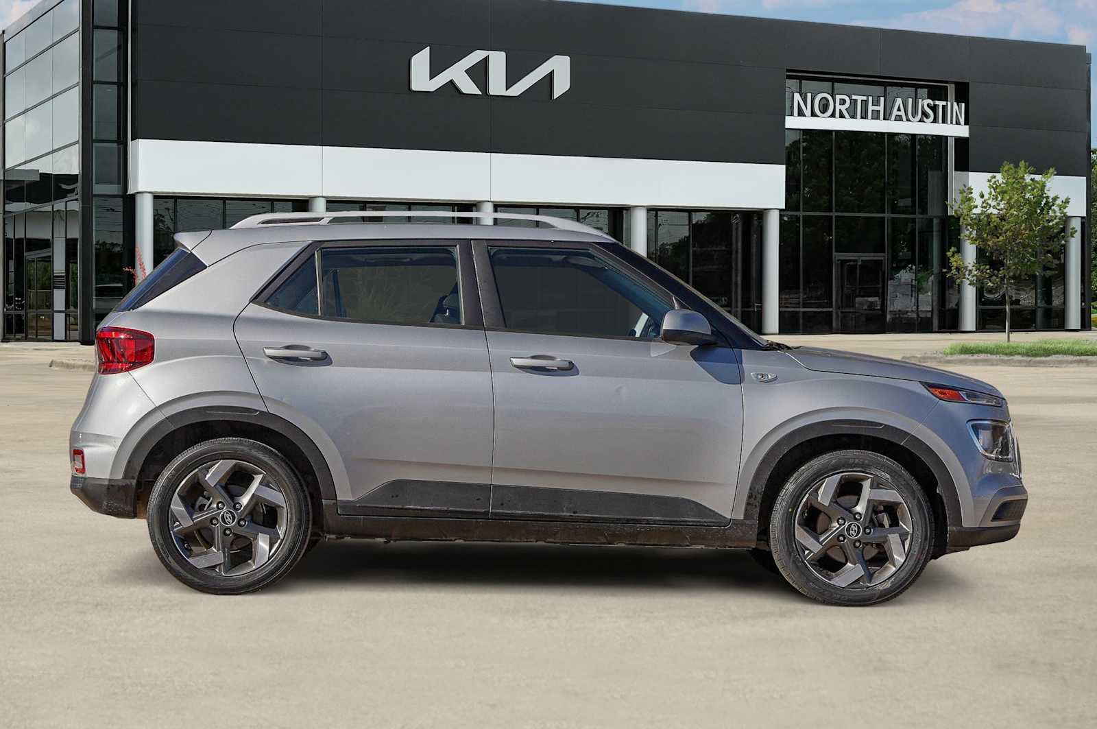 Used 2022 Hyundai Venue SEL image 7