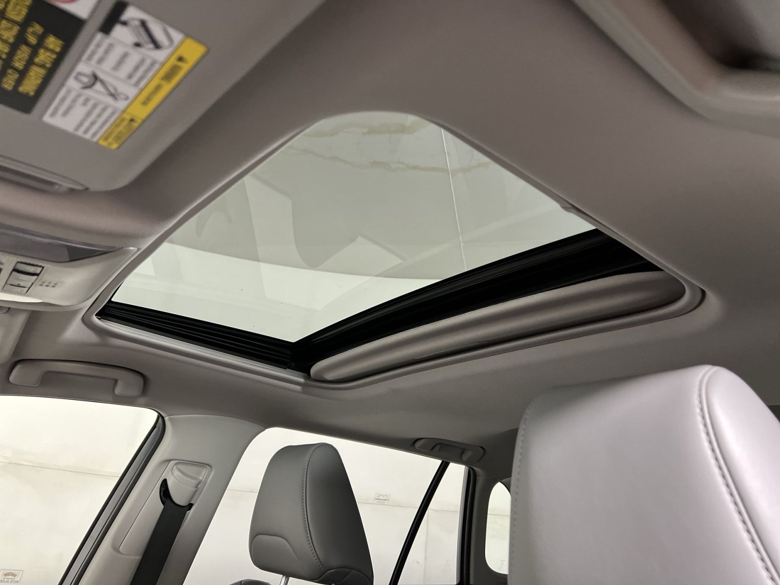 Used 2019 Toyota RAV4 XLE Premium FWD image 23