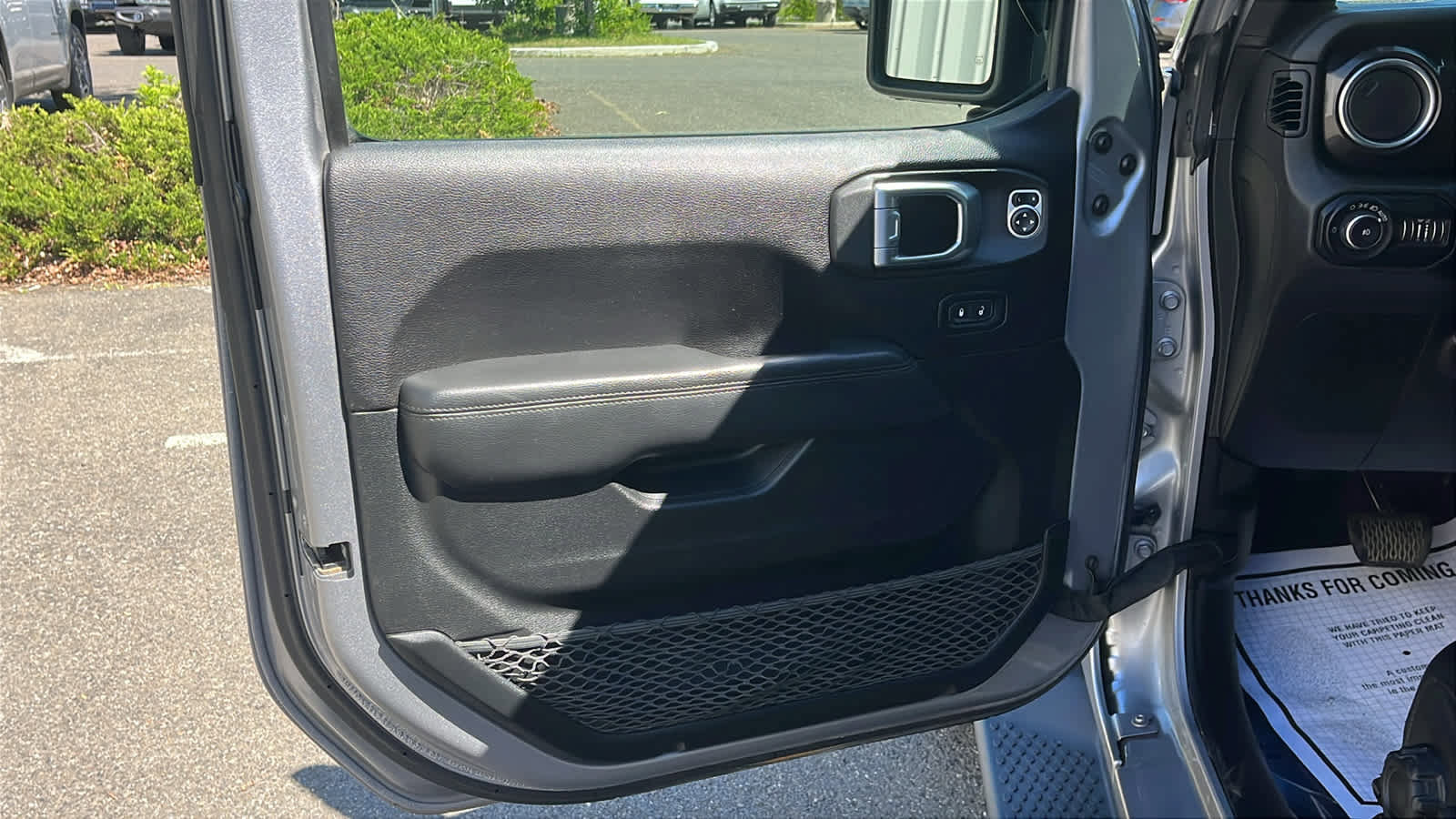 Used 2019 Jeep Wrangler Unlimited Sahara AWD/4WD image 11