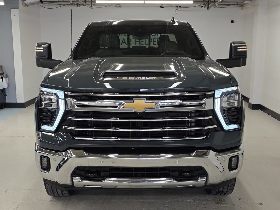 Used 2025 Chevrolet Silverado 2500 LTZ w/ LTZ Premium Package AWD/4WD image 2