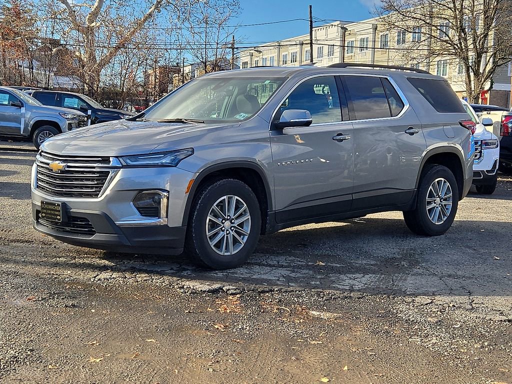 Used 2023 Chevrolet Traverse LT image 3