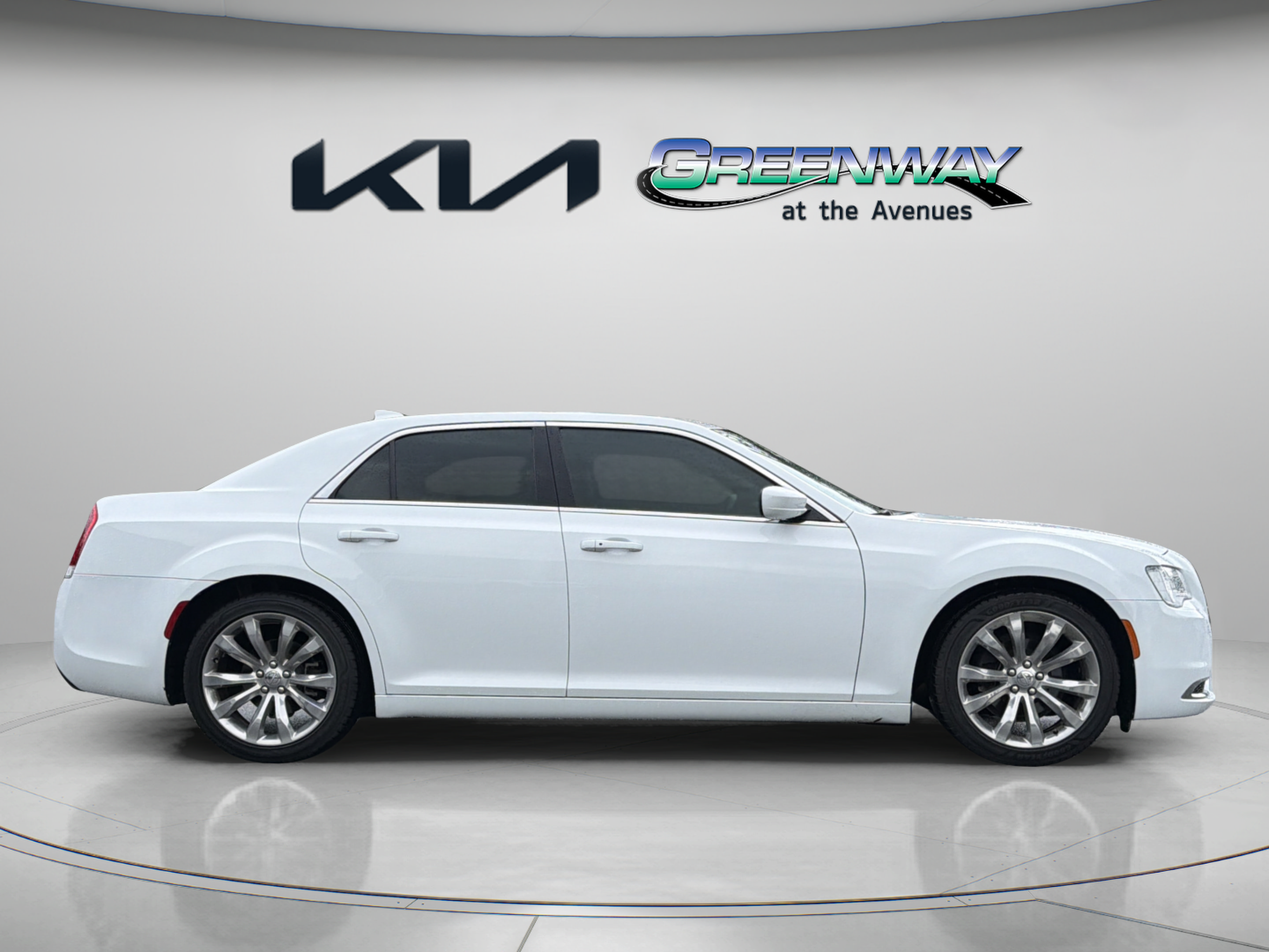 Used 2020 Chrysler 300 Touring L w/ Quick Order Package 2EF RWD image 7