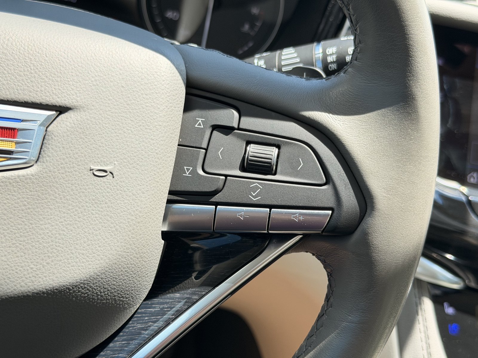 Used 2024 Cadillac XT6 Premium Luxury w/ Technology Package AWD/4WD image 20