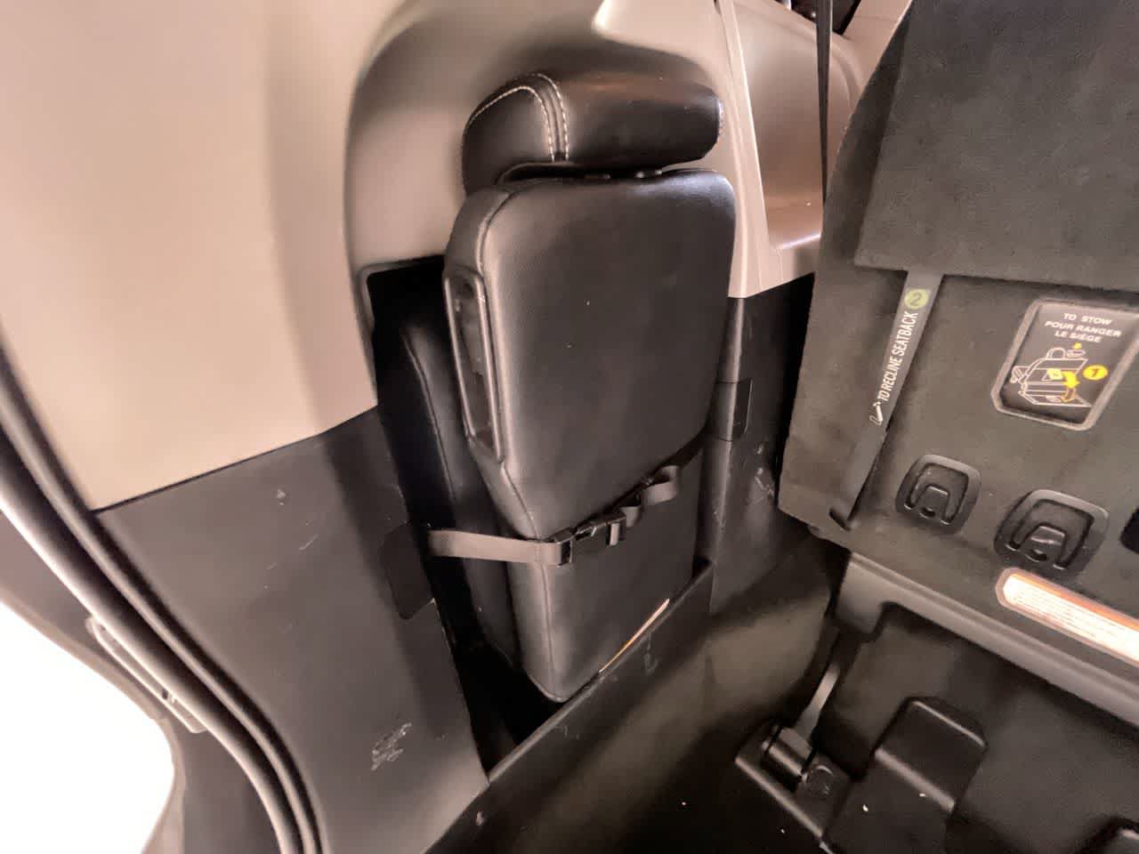 Used 2015 Toyota Sienna SE FWD image 30