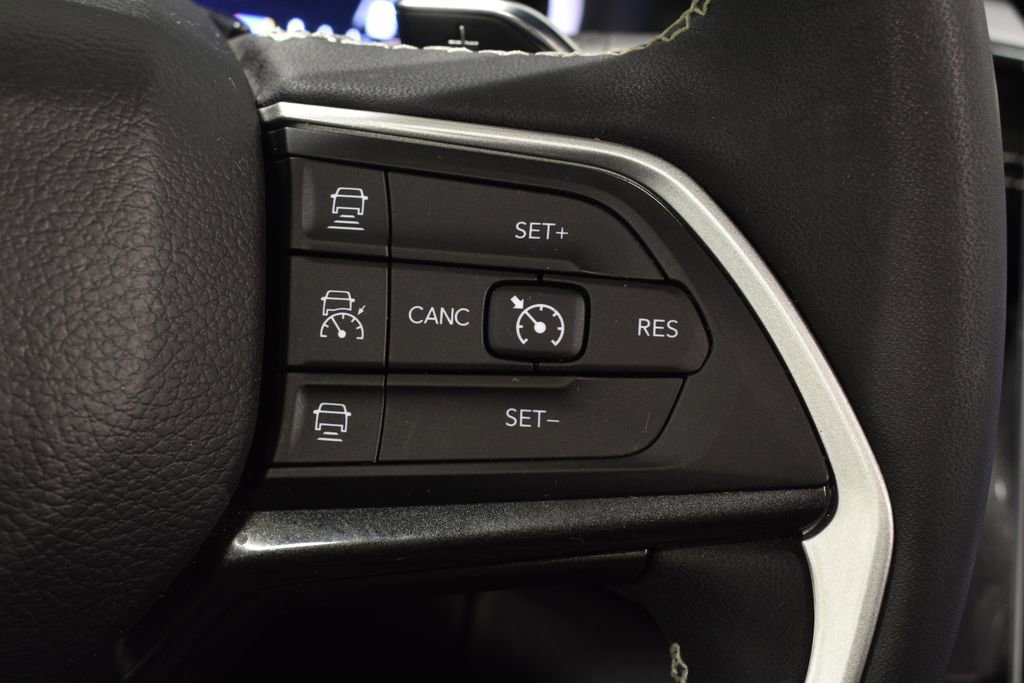 Used 2023 Jeep Grand Cherokee L Laredo image 18