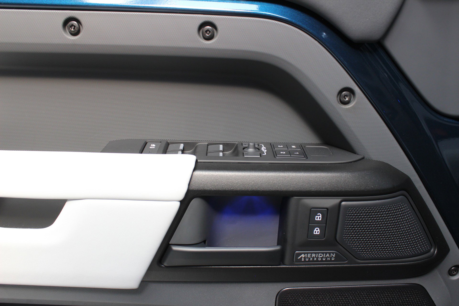 Used 2026 Land Rover Defender 110 OCTA image 40