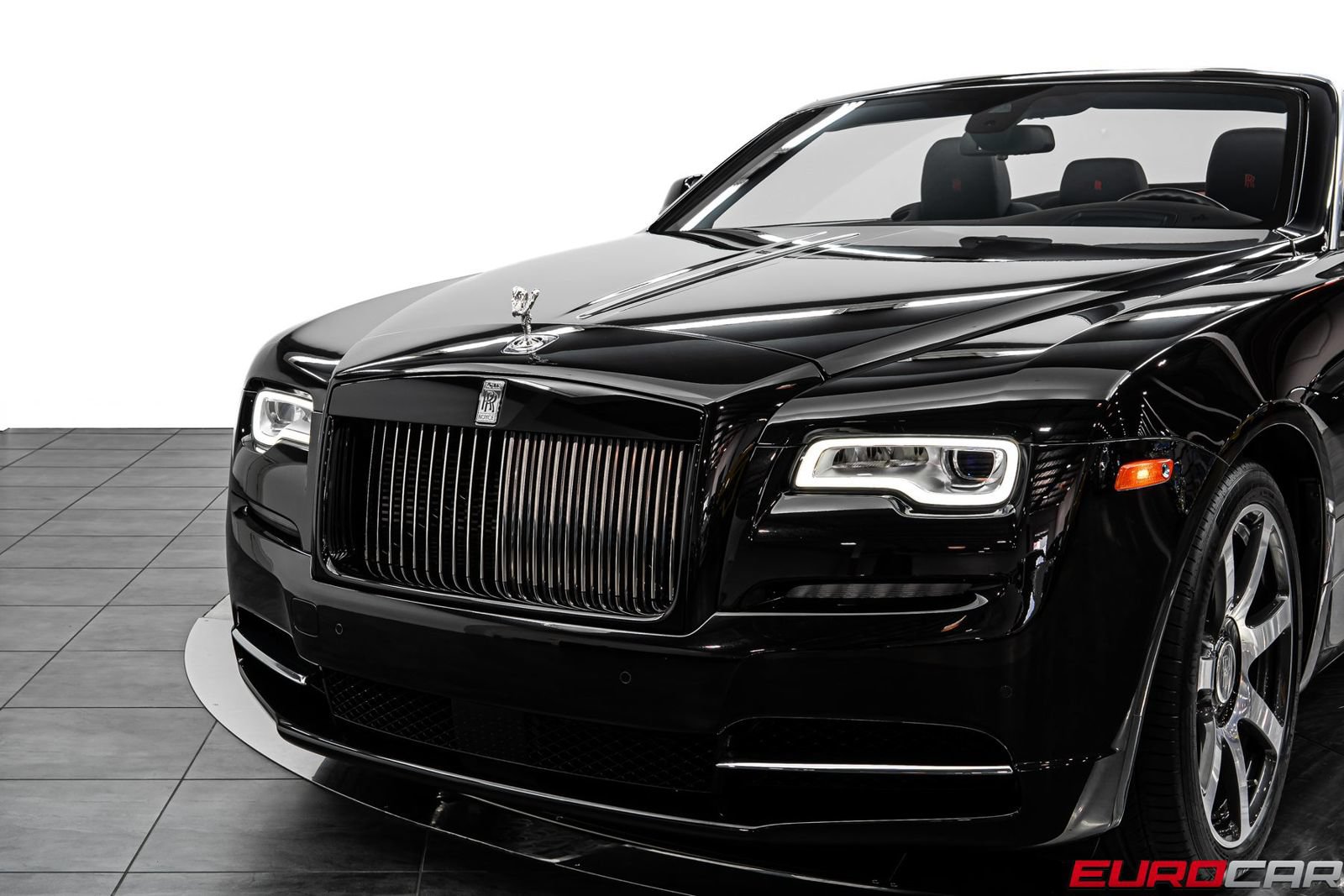 Used 2017 Rolls-Royce Dawn RWD image 15