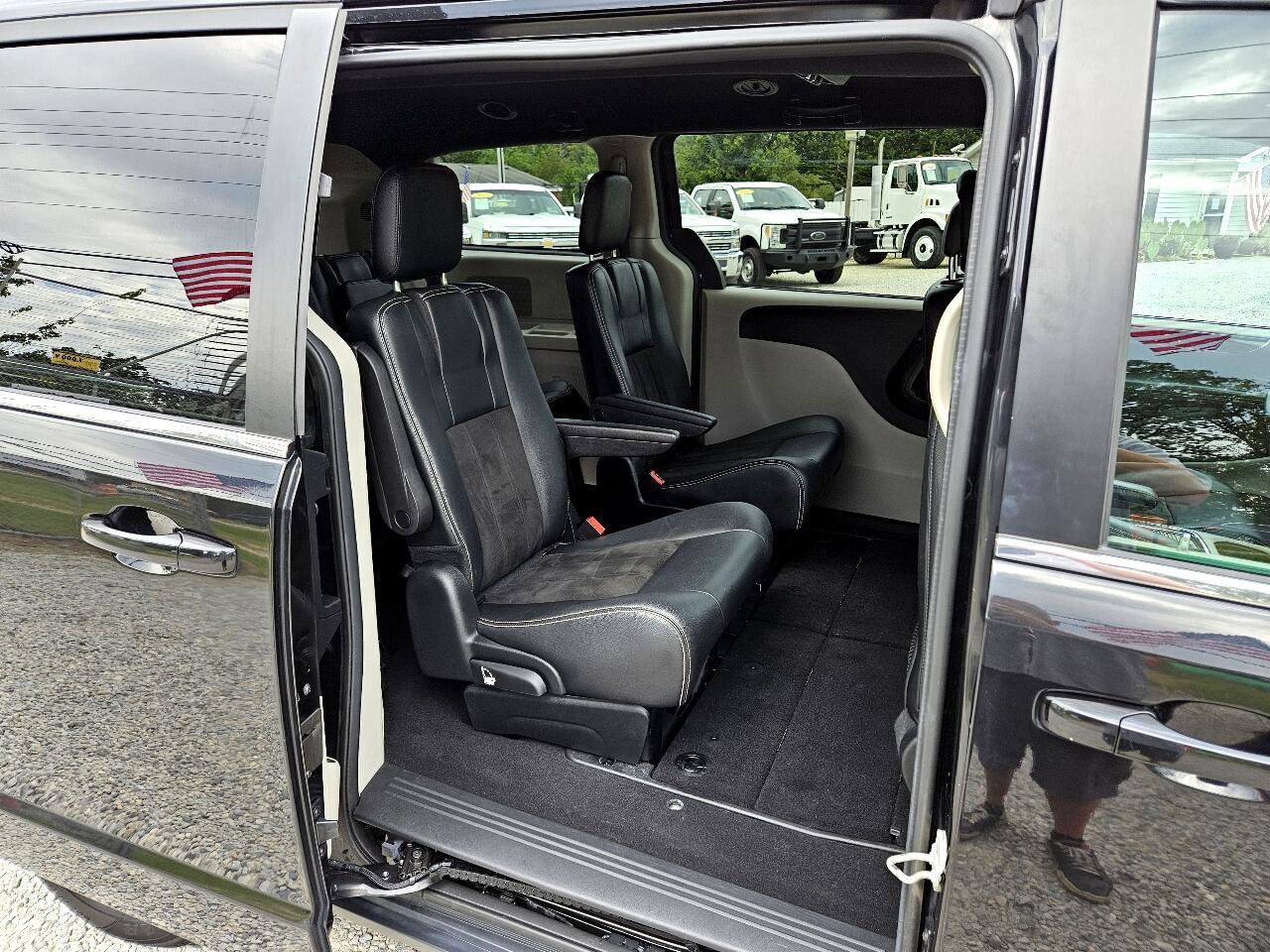 Used 2019 Dodge Grand Caravan SXT image 26