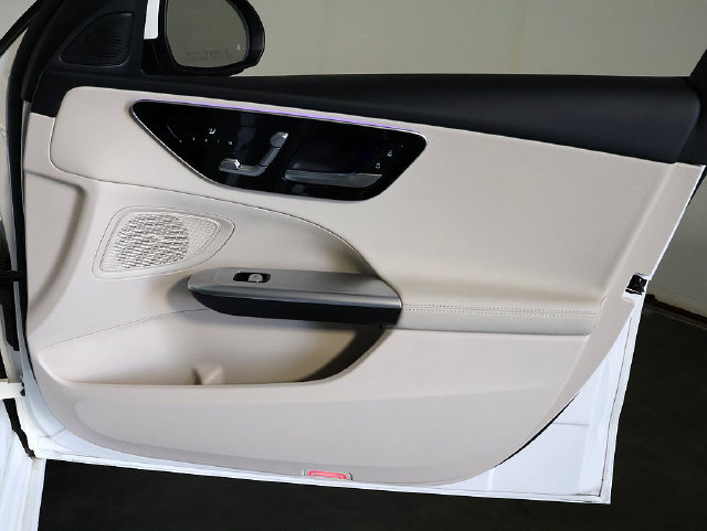 Used 2025 Mercedes-Benz C 300 4MATIC Sedan image 31